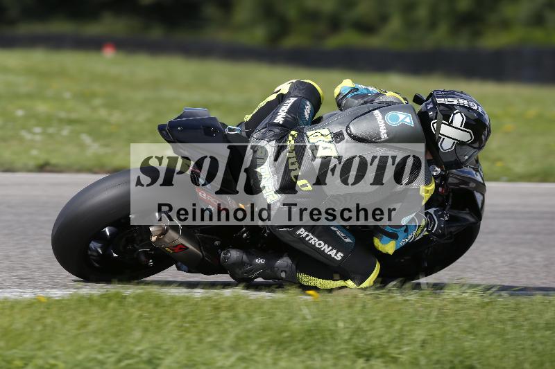 /53 16.09.2025 Track Day Domi Aegerter ADR/Gruppe rot/backside